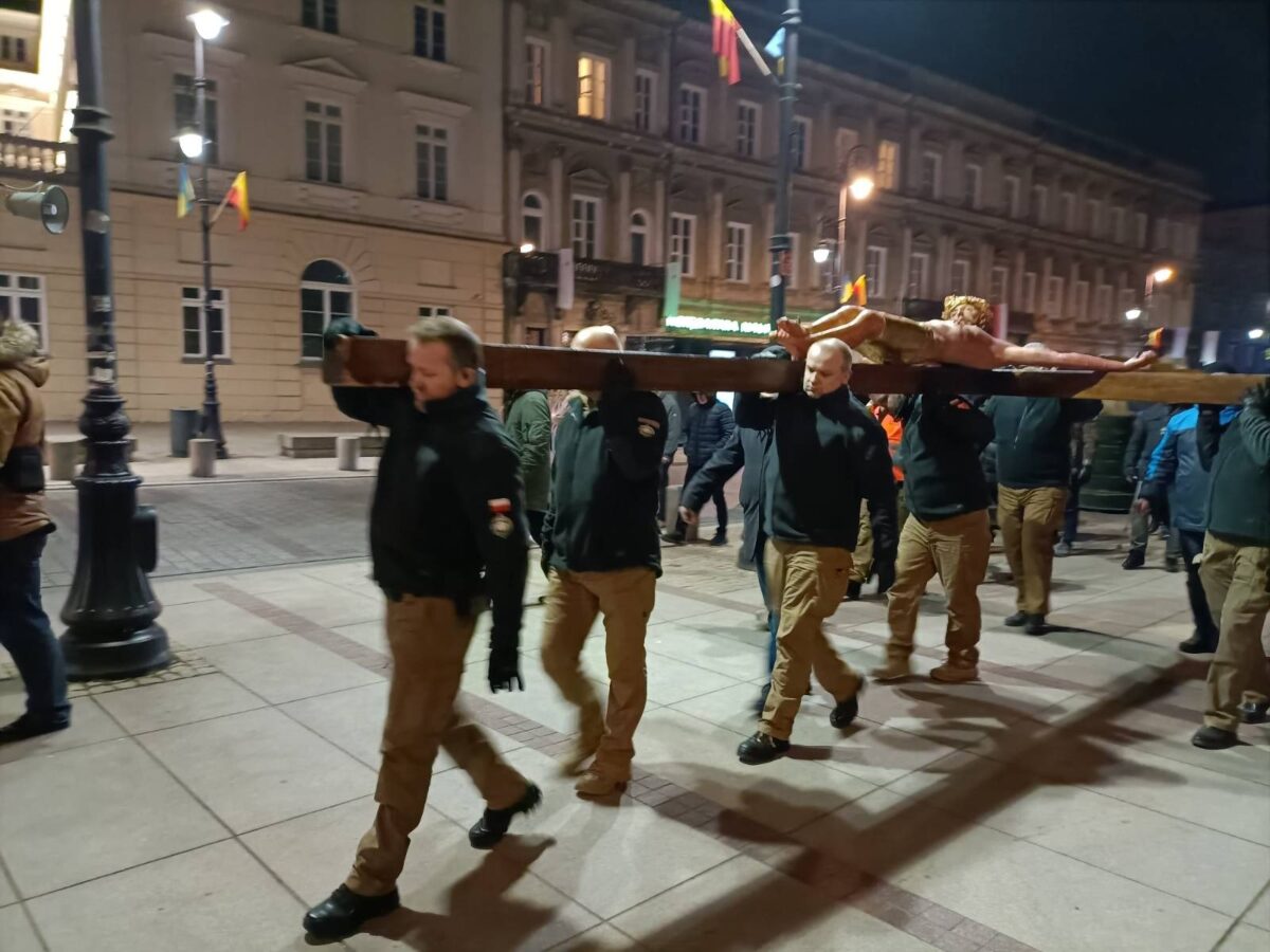 Męska Droga Krzyżowa przeszła ulicami Warszawy